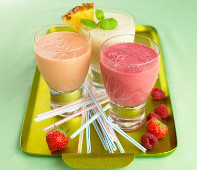 Thức uống thực dưỡng sinh tố chanh và trái cây