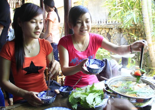 Bạn trẻ ăn chay ngày Phật đản