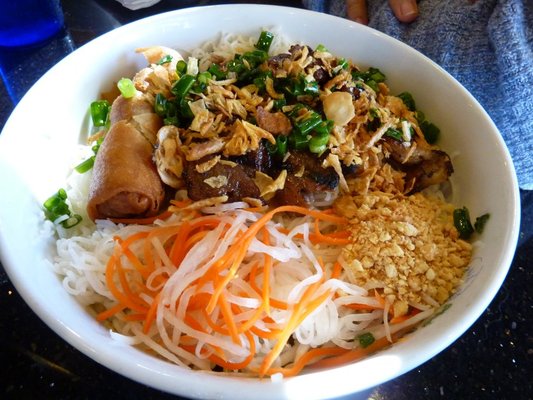 Bún thịt bò xào chay