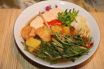 Món chay : Canh Chua Khóm Rau Nhúc.