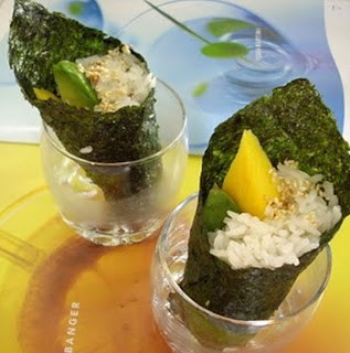 Món chay : Rong biển cuốn bơ xoài .