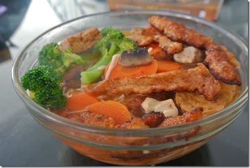 Món chay : Soup mì Hàn Quốc cho ngày đông .