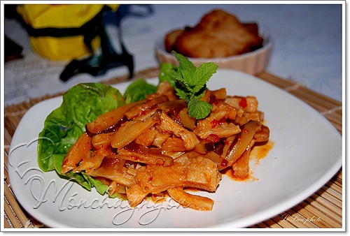 Món chay : Đậu hủ khô (heo lát chay) xào sả ớt .