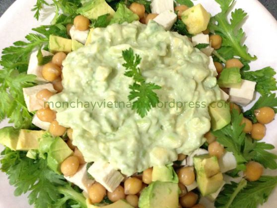 mon chay : Salad cải cúc đậu gà sốt trái bơ.