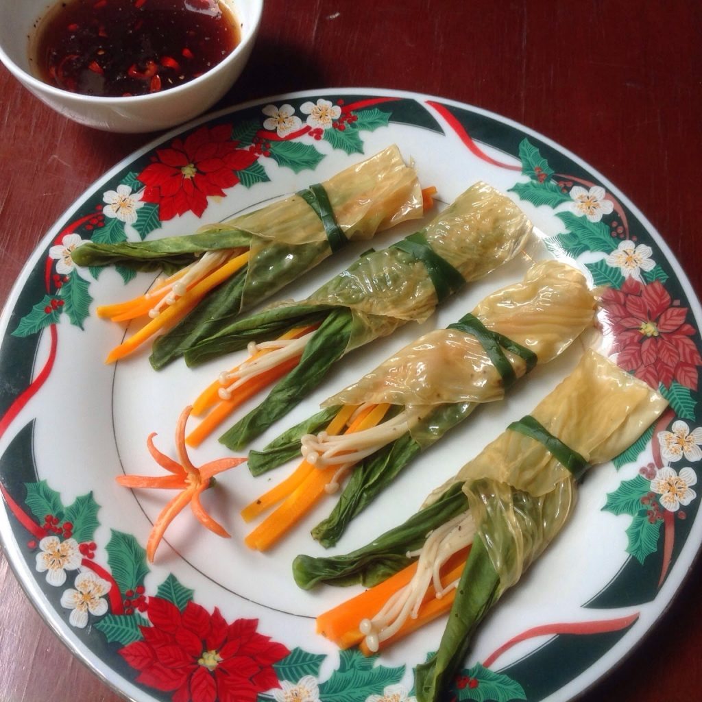 món chay : Tàu hủ ky cuộn bốn mùa .