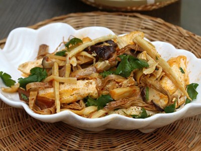 Món chay: đậu phụ xào măng