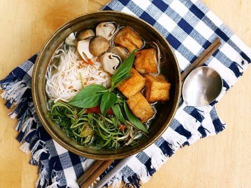 Bún Thái món chay chua cay hấp dẫn