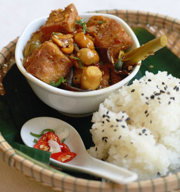Đầu tháng ăn chay ngon với đậu phụ kho kiểu Huế