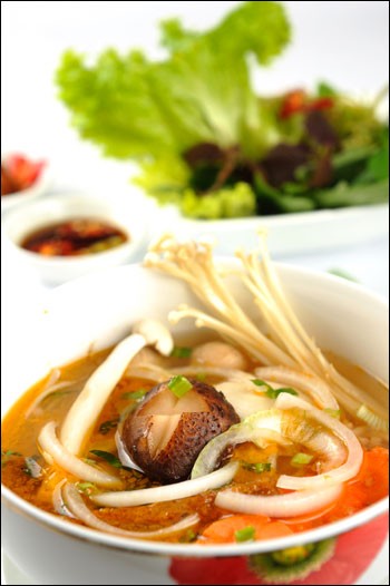 Cách nấu bún bò Huế chay cho ngày rằm