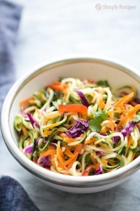 Salad mi tron thom ngon, la mieng ma cach lam vo cung don gian