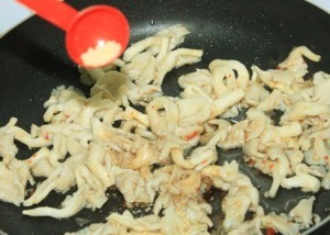 xào nấm cho bánh xèo