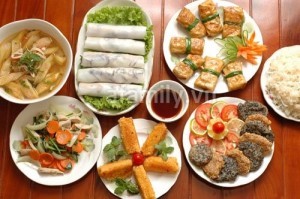 nhung mon chay dai tiec trong mam co ngay ram quen thuoc.