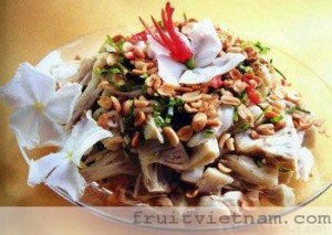 goi mit an kem voi banh da va nuoc tuong ngot