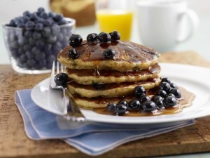 pancake viet quat hap dan khi bo sung sua hanh nhan vao trong thanh phan che bien.