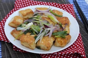 mon chay dau phu rang muoi voi dau phu chien vo gion, gia vi dam da, dung lam mon man an voi com rat ngon.