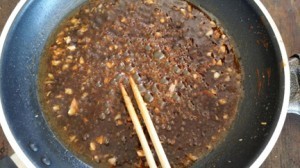 pha nuoc sot cho mon chay ca bong kho