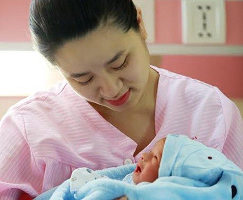 Mẹ Việt 4 lần mang thai đều ăn chay, sinh 5 con khỏe mạnh