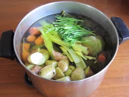 nau nuoc dung mon chay tu cu
