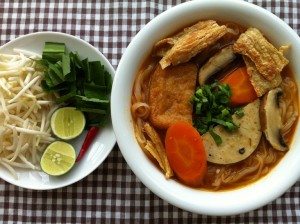 trong mon an chay nay ban co the them mau hot dieu do da phi voi chut dau va kieu cho co mau tuy thich.