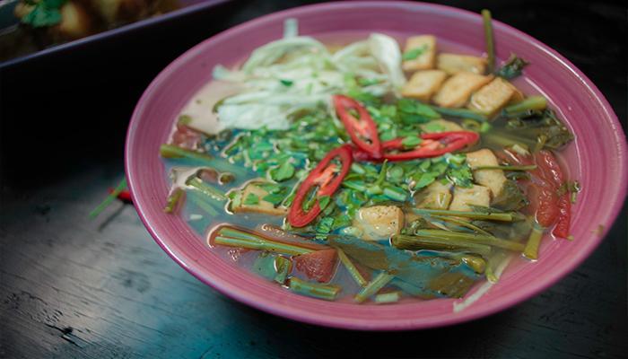 Món chay canh chua rau muống thanh đạm cho bữa tối